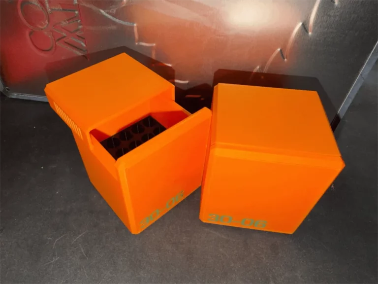 Boîte à cartouches orange ouverte (stock)