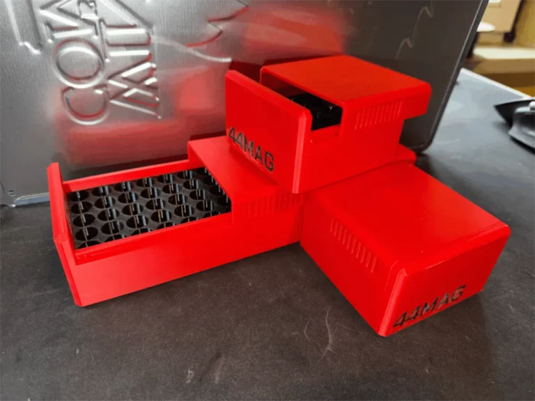 Boîte à cartouches rouge (stock)
